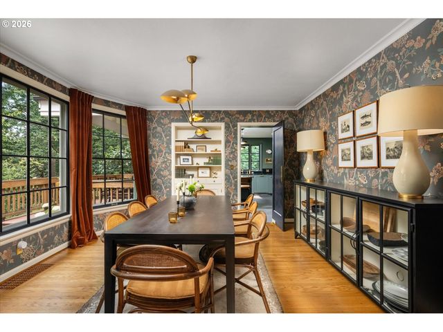 2700 Sw ENGLISH Ln, Portland, OR 97201