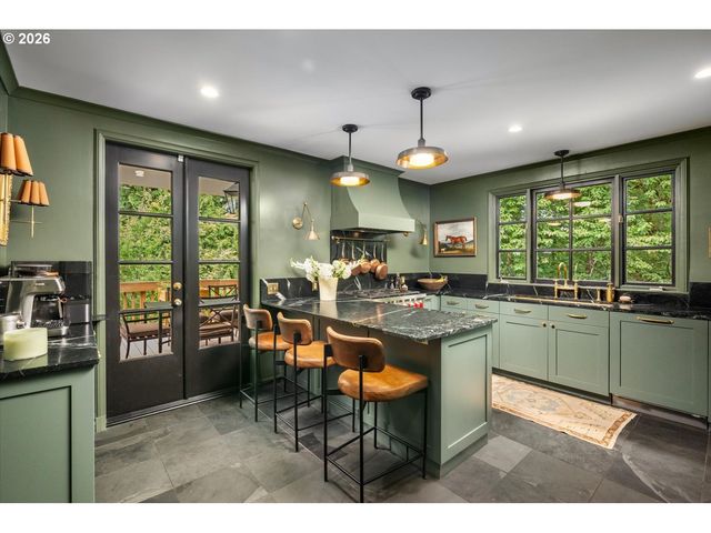 2700 Sw ENGLISH Ln, Portland, OR 97201