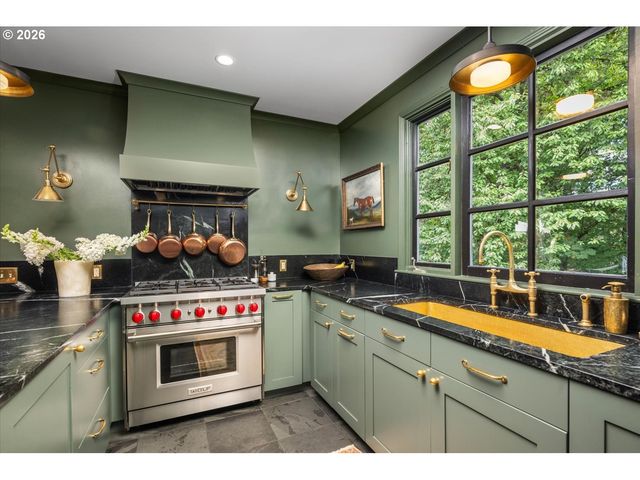 2700 Sw ENGLISH Ln, Portland, OR 97201