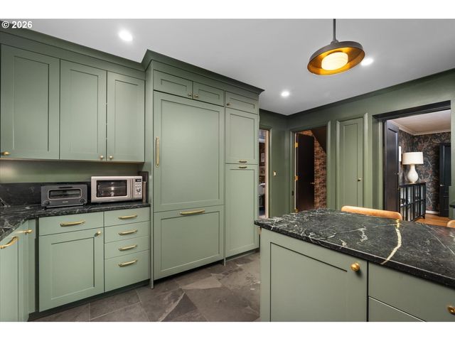 2700 Sw ENGLISH Ln, Portland, OR 97201