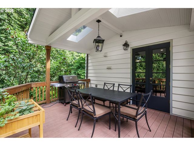 2700 Sw ENGLISH Ln, Portland, OR 97201