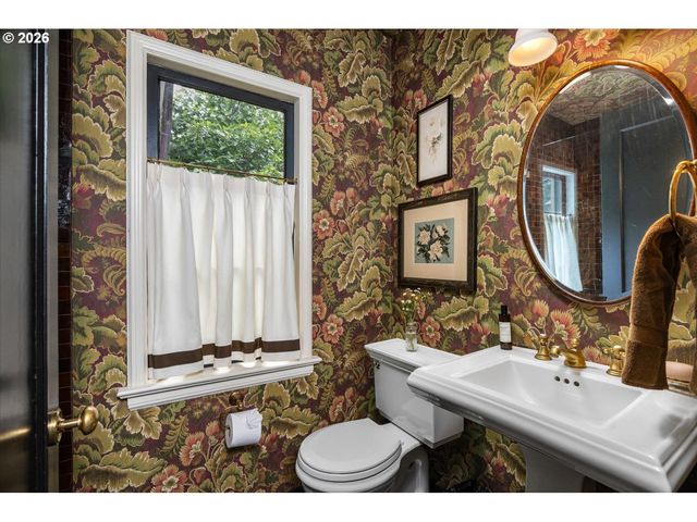 2700 Sw ENGLISH Ln, Portland, OR 97201