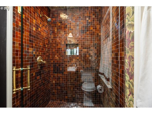 2700 Sw ENGLISH Ln, Portland, OR 97201
