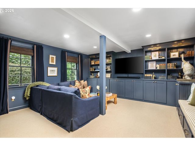 2700 Sw ENGLISH Ln, Portland, OR 97201