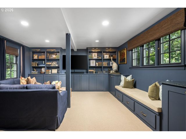 2700 Sw ENGLISH Ln, Portland, OR 97201