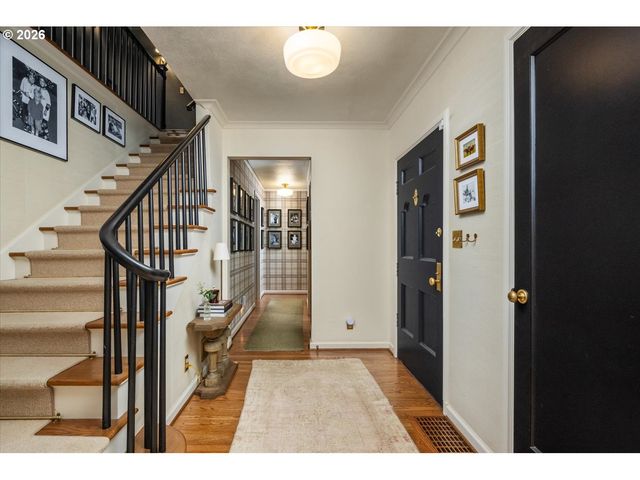 2700 Sw ENGLISH Ln, Portland, OR 97201