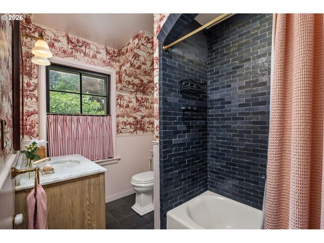2700 Sw ENGLISH Ln, Portland, OR 97201