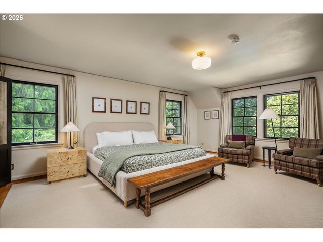 2700 Sw ENGLISH Ln, Portland, OR 97201