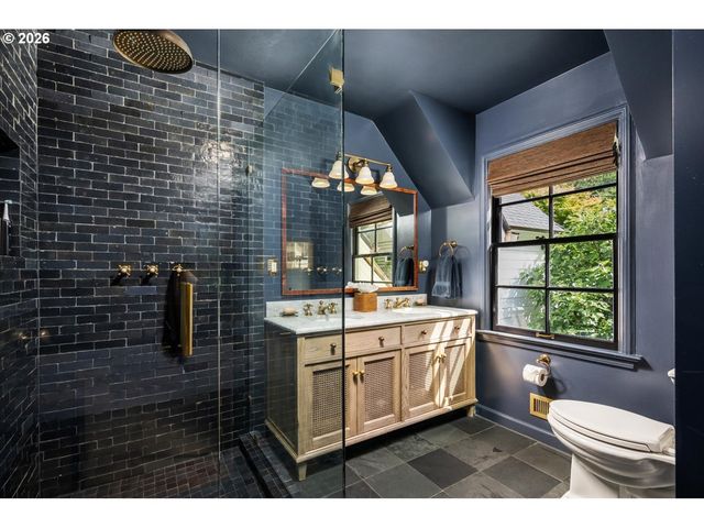 2700 Sw ENGLISH Ln, Portland, OR 97201