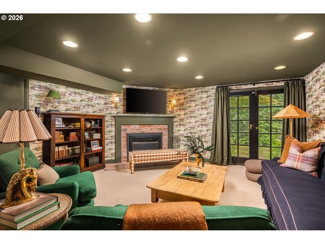 2700 Sw ENGLISH Ln, Portland, OR 97201