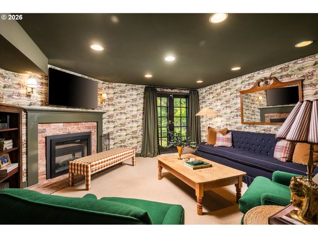 2700 Sw ENGLISH Ln, Portland, OR 97201