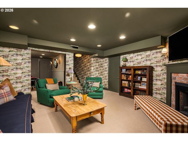 2700 Sw ENGLISH Ln, Portland, OR 97201