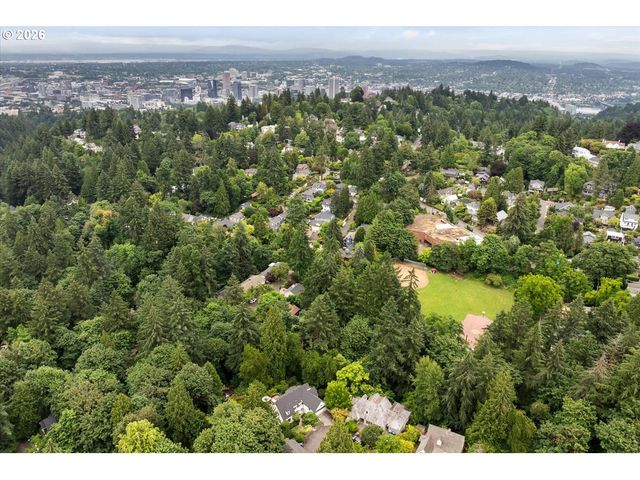 2700 Sw ENGLISH Ln, Portland, OR 97201