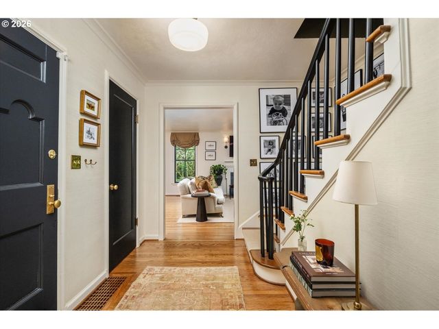 2700 Sw ENGLISH Ln, Portland, OR 97201