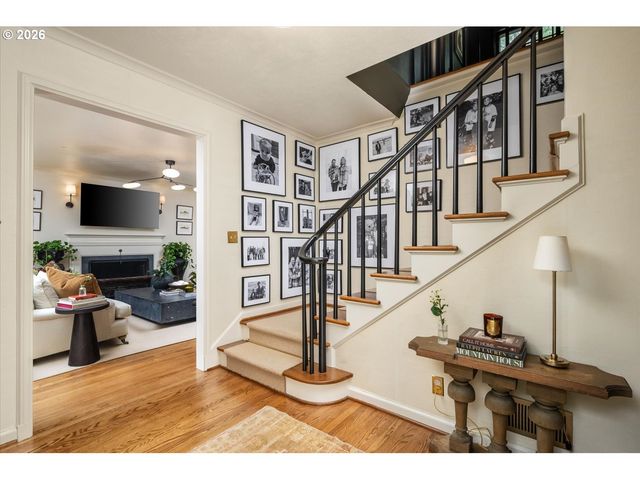 2700 Sw ENGLISH Ln, Portland, OR 97201