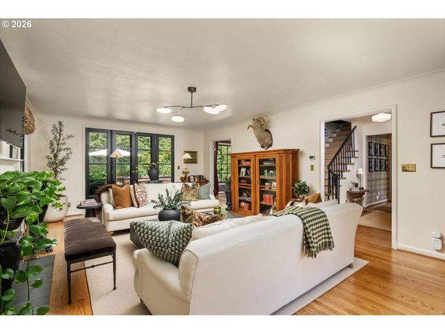 2700 Sw ENGLISH Ln, Portland, OR 97201
