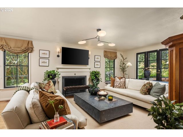 2700 Sw ENGLISH Ln, Portland, OR 97201