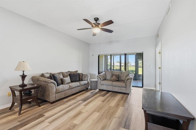 6901 SE Constitution Boulevard 102, Hobe Sound, FL 33455