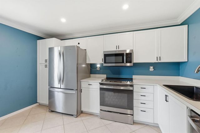 6901 SE Constitution Boulevard 102, Hobe Sound, FL 33455