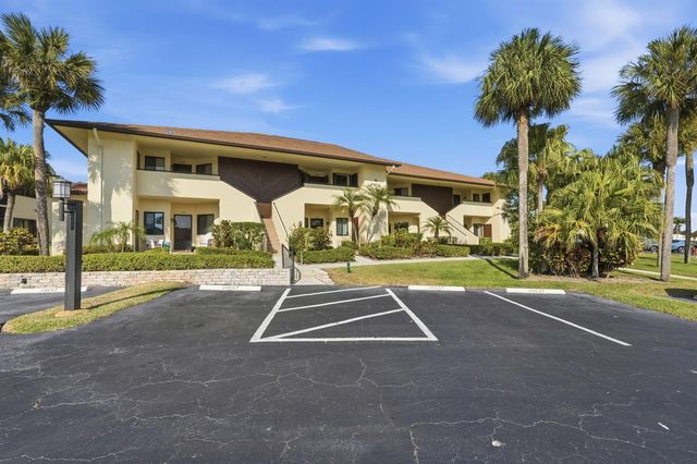 6901 SE Constitution Boulevard 102, Hobe Sound, FL 33455