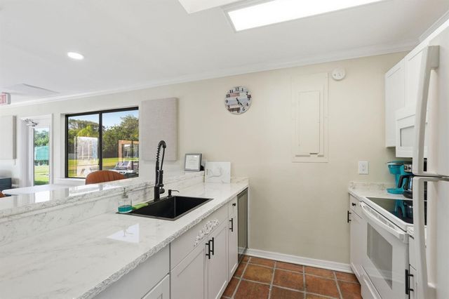 6901 SE Constitution Boulevard 102, Hobe Sound, FL 33455