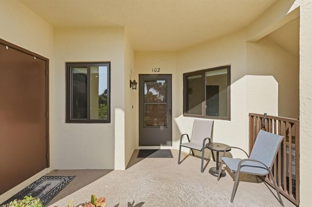 6901 SE Constitution Boulevard 102, Hobe Sound, FL 33455