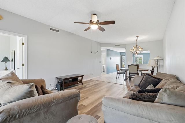 6901 SE Constitution Boulevard 102, Hobe Sound, FL 33455