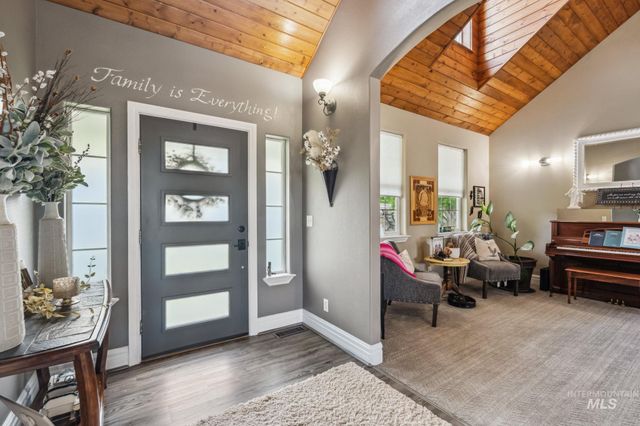 636 E Elaine, Inkom, ID 83245