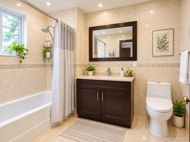 4142 College Point Boulevard 7B, Flushing, NY 11355