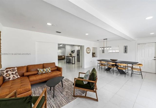 2219 N 35th Ave, Hollywood, FL 33021