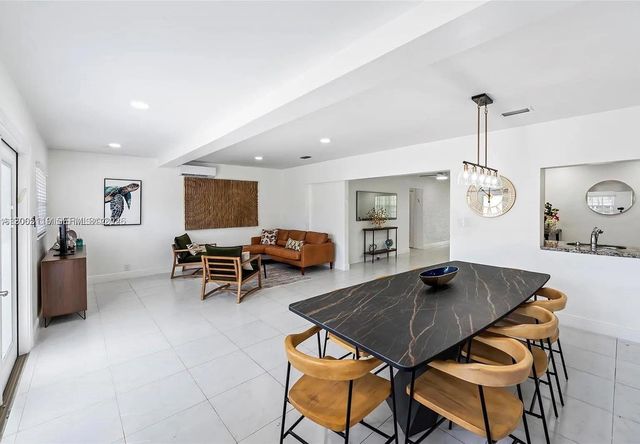 2219 N 35th Ave, Hollywood, FL 33021