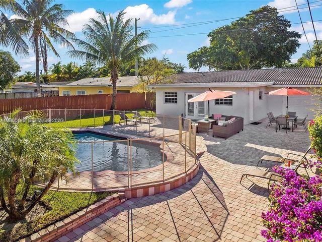 2219 N 35th Ave, Hollywood, FL 33021