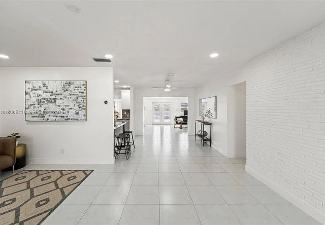 2219 N 35th Ave, Hollywood, FL 33021