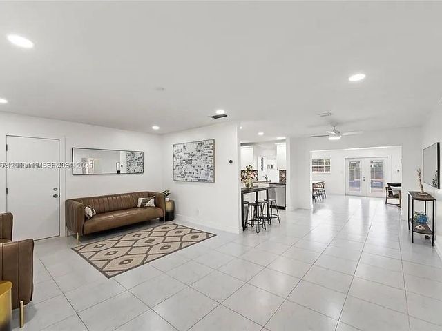 2219 N 35th Ave, Hollywood, FL 33021