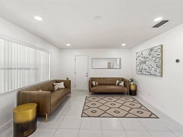 2219 N 35th Ave, Hollywood, FL 33021