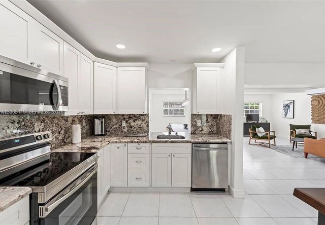 2219 N 35th Ave, Hollywood, FL 33021