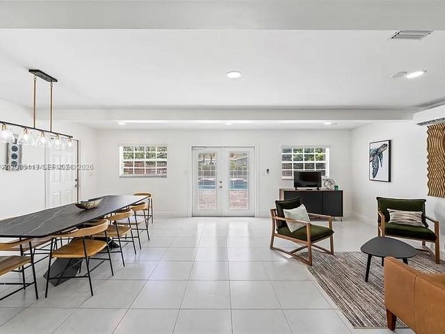 2219 N 35th Ave, Hollywood, FL 33021