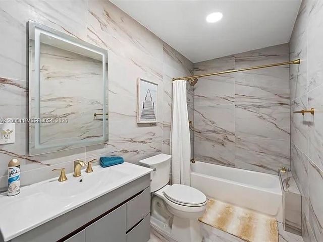 2219 N 35th Ave, Hollywood, FL 33021