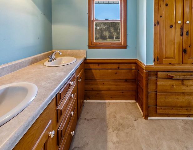 177 Rubin Thorne Road, Campobello, SC 29322