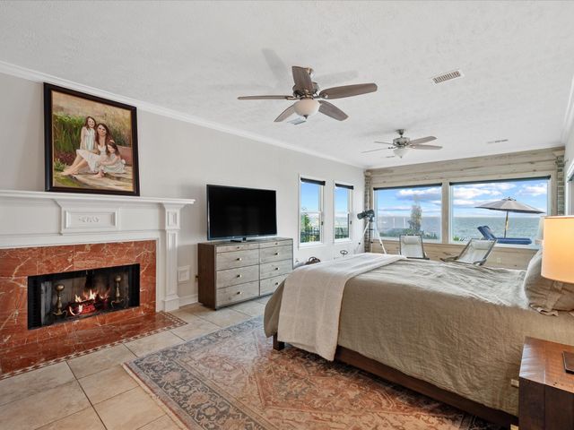 993 Sandy Court, La Porte, TX 77571