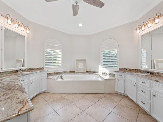 993 Sandy Court, La Porte, TX 77571