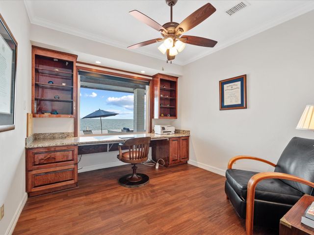 993 Sandy Court, La Porte, TX 77571