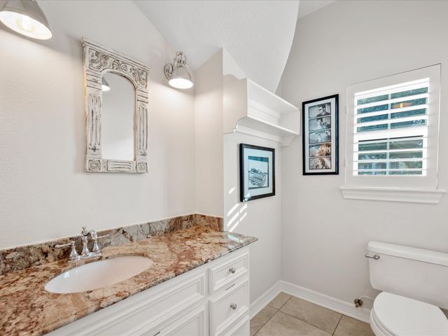 993 Sandy Court, La Porte, TX 77571
