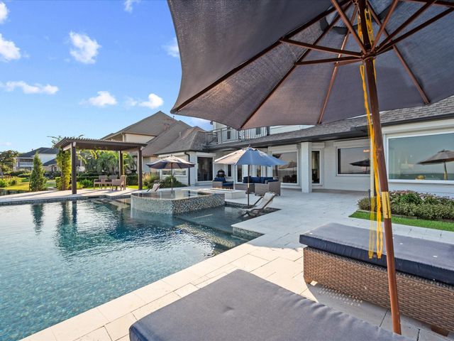 993 Sandy Court, La Porte, TX 77571