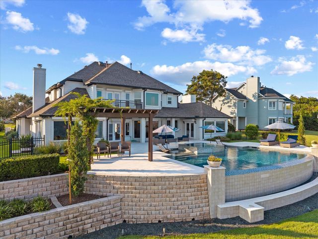993 Sandy Court, La Porte, TX 77571