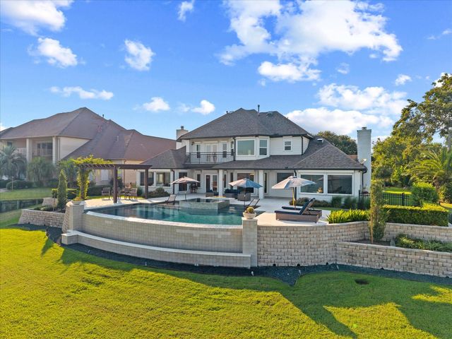 993 Sandy Court, La Porte, TX 77571
