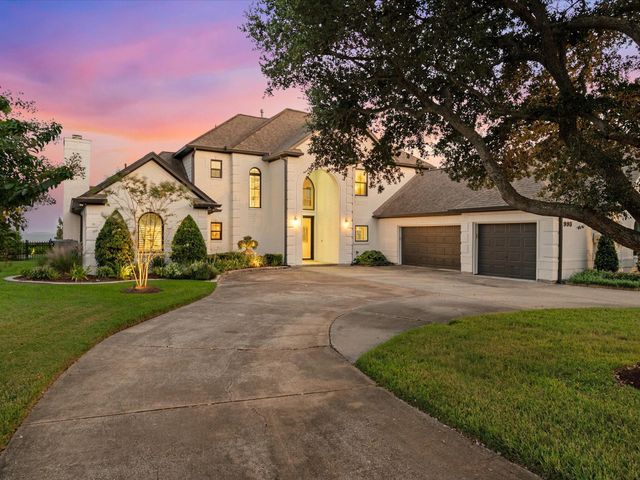 993 Sandy Court, La Porte, TX 77571