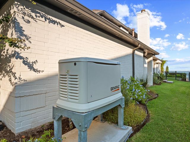 993 Sandy Court, La Porte, TX 77571