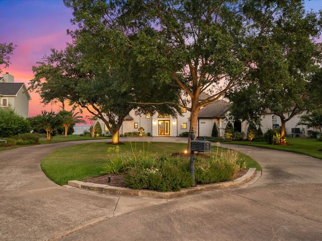 993 Sandy Court, La Porte, TX 77571