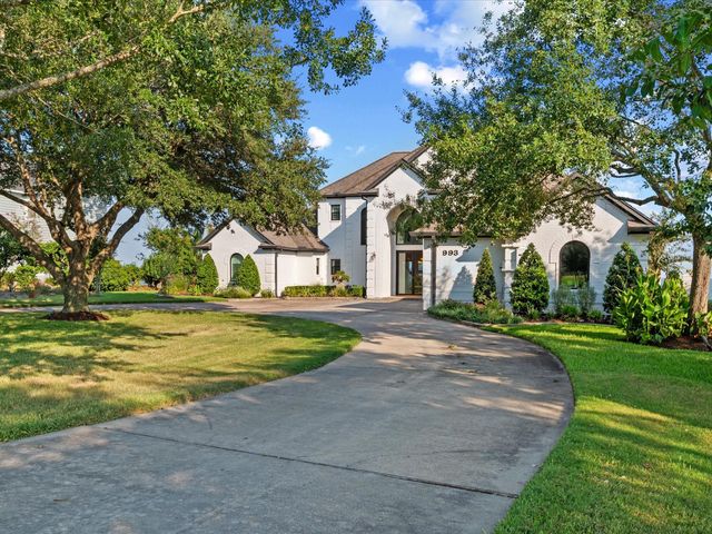 993 Sandy Court, La Porte, TX 77571